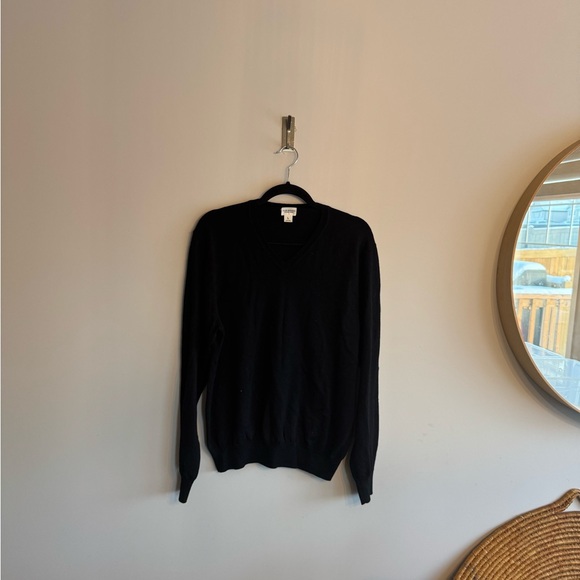 Club Monaco Italian yarn Men's Black V-Neck Sweater - Picture 2 of 6